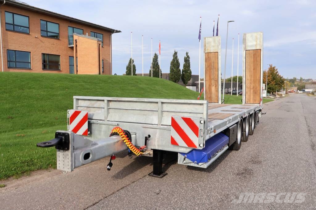 AMT MK300 3 akslet maskinkærre med enkeltramper Flatbed/Dropside trailers