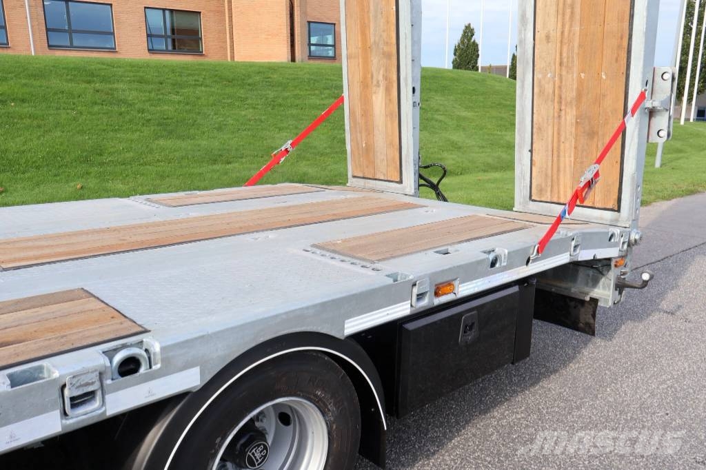 AMT MK300 3 akslet maskinkærre med enkeltramper Flatbed/Dropside trailers