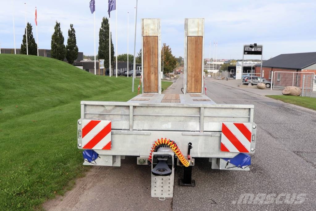 AMT MK300 3 akslet maskinkærre med enkeltramper Flatbed/Dropside trailers