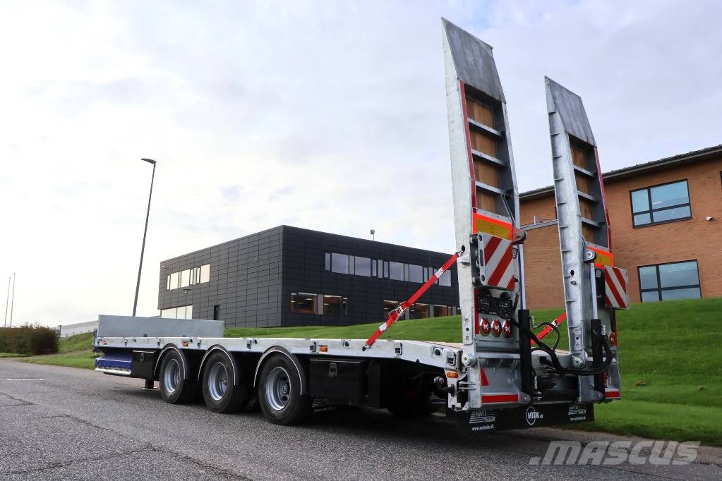 AMT MK300 3 akslet maskinkærre med enkeltramper Flatbed/Dropside trailers