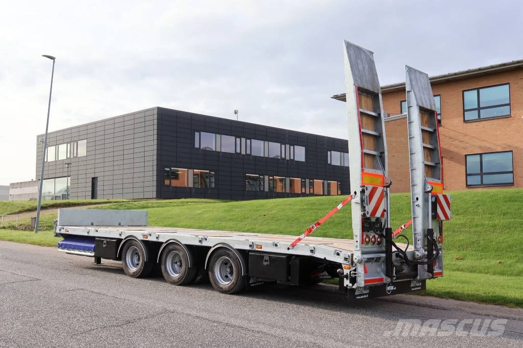 AMT MK300 3 akslet maskinkærre med enkeltramper Flatbed/Dropside trailers