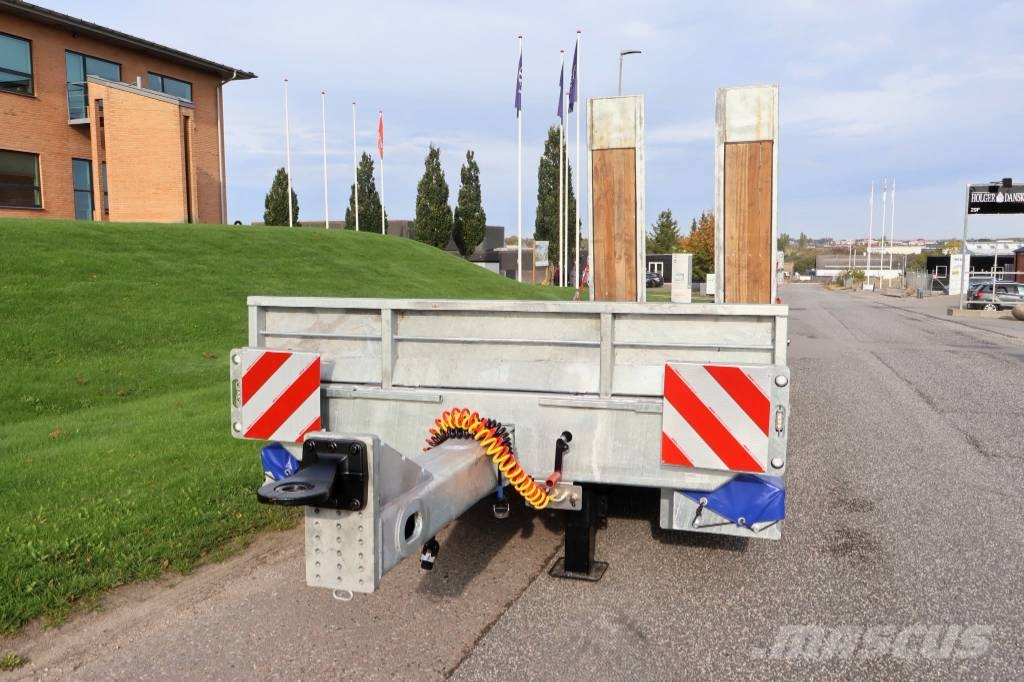 AMT MK300 3 akslet maskinkærre med enkeltramper Flatbed/Dropside trailers