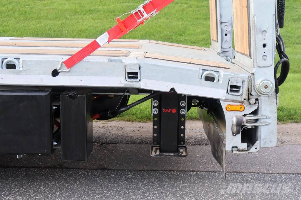 AMT MK300 3 akslet maskinkærre med enkeltramper Flatbed/Dropside trailers