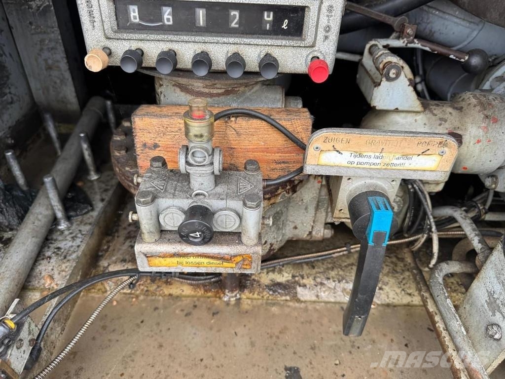LAG O-2-33 S 2 AXLE SAF + 35.700 LITER TANK + 4 COMPAR Autocisternas