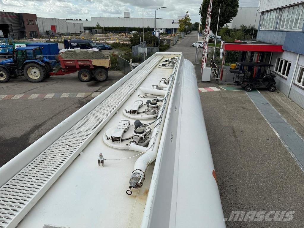 LAG O-2-33 S 2 AXLE SAF + 35.700 LITER TANK + 4 COMPAR Autocisternas
