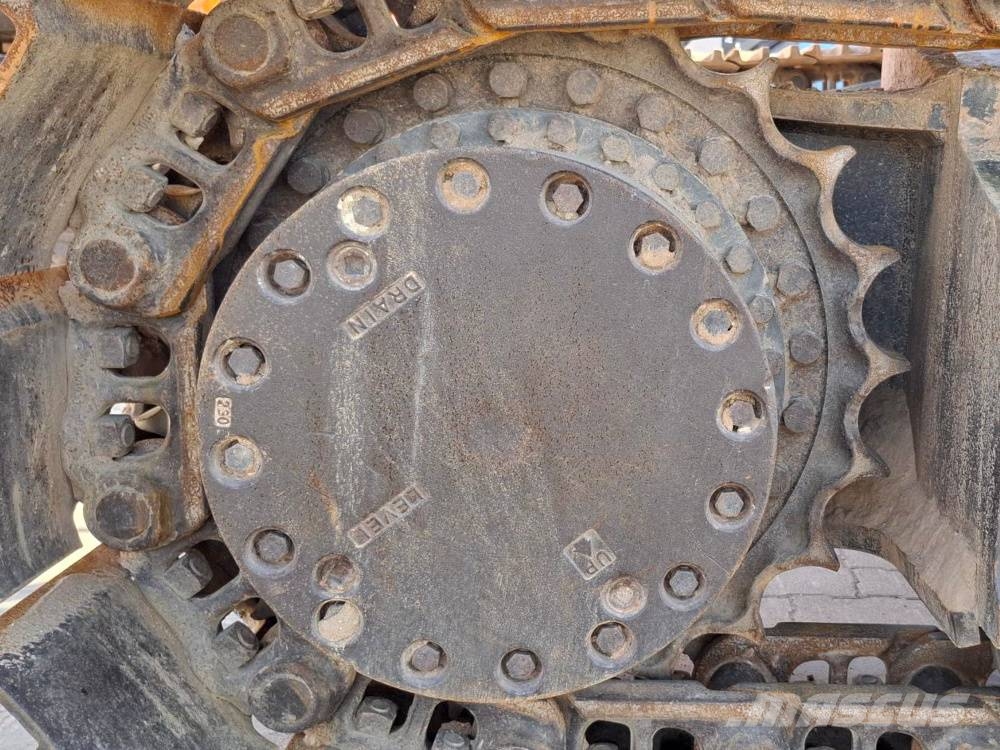 Hitachi ZX 300 LC N-6 حفارات زحافة