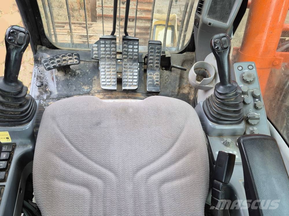 Hitachi ZX 300 LC N-6 حفارات زحافة