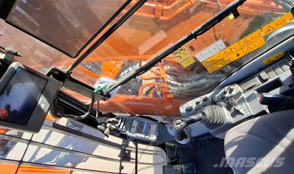 Hitachi ZX 300 LC N-6 Bagri goseničarji