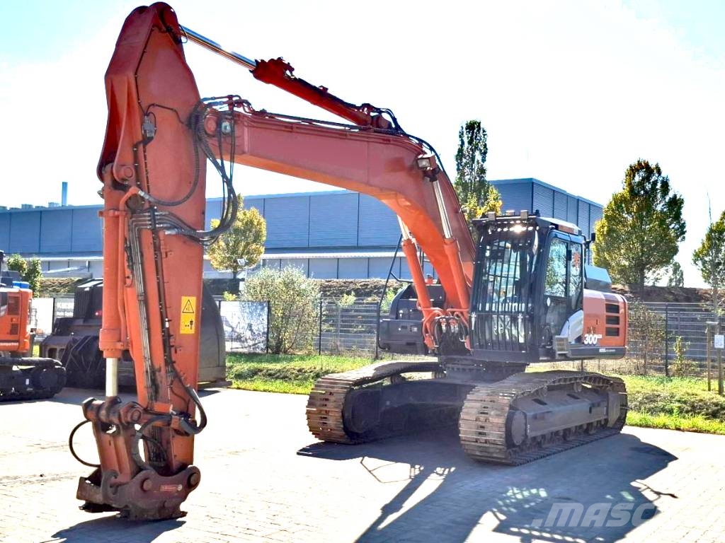 Hitachi ZX 300 LC N-6 Bagri goseničarji