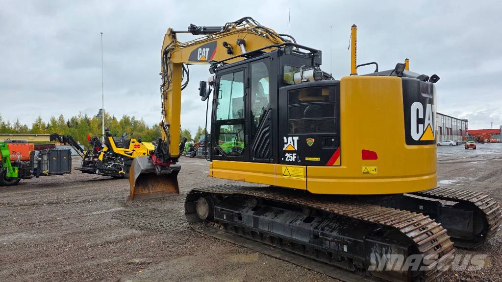 CAT 325FLCR Telakaivukoneet