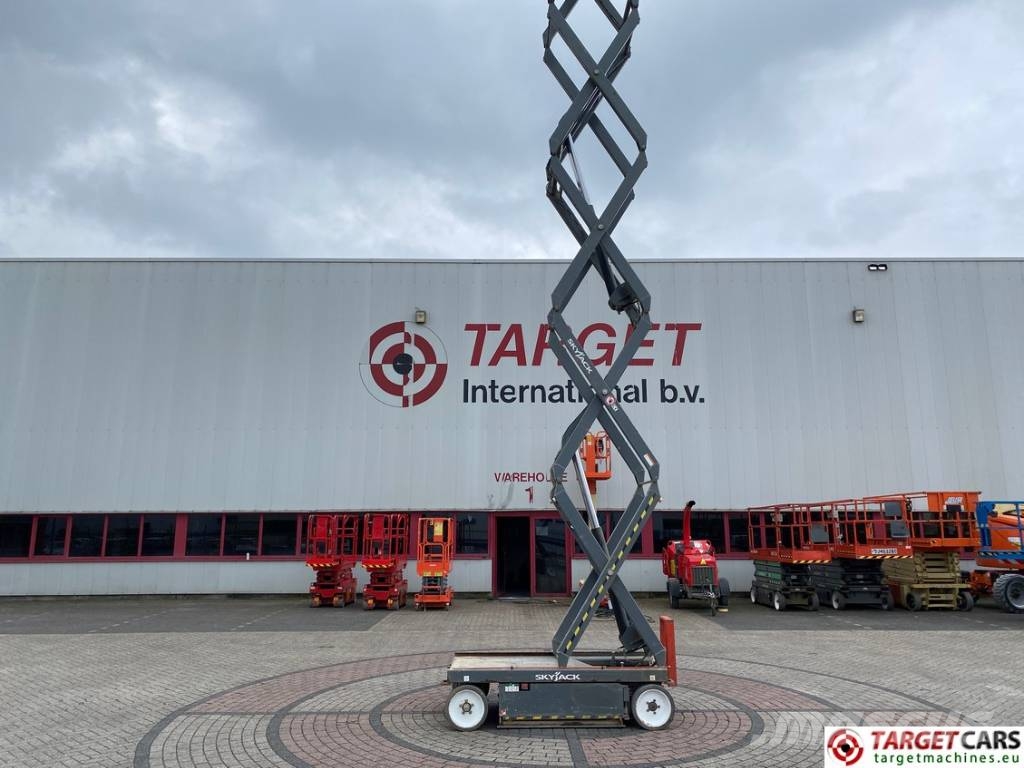 SkyJack SJIII-4632 Electric 4632 Scissor Work Lift 1170cm Nožnicové zdvíhacie plošiny
