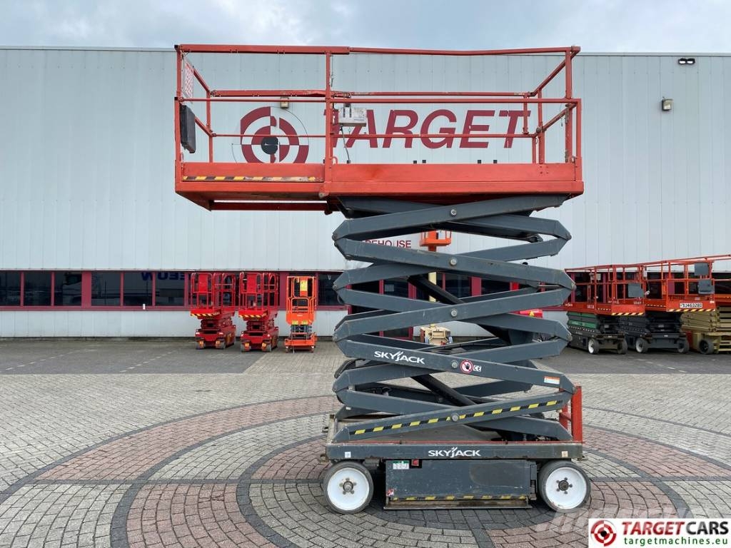 SkyJack SJIII-4632 Electric 4632 Scissor Work Lift 1170cm Nožnicové zdvíhacie plošiny