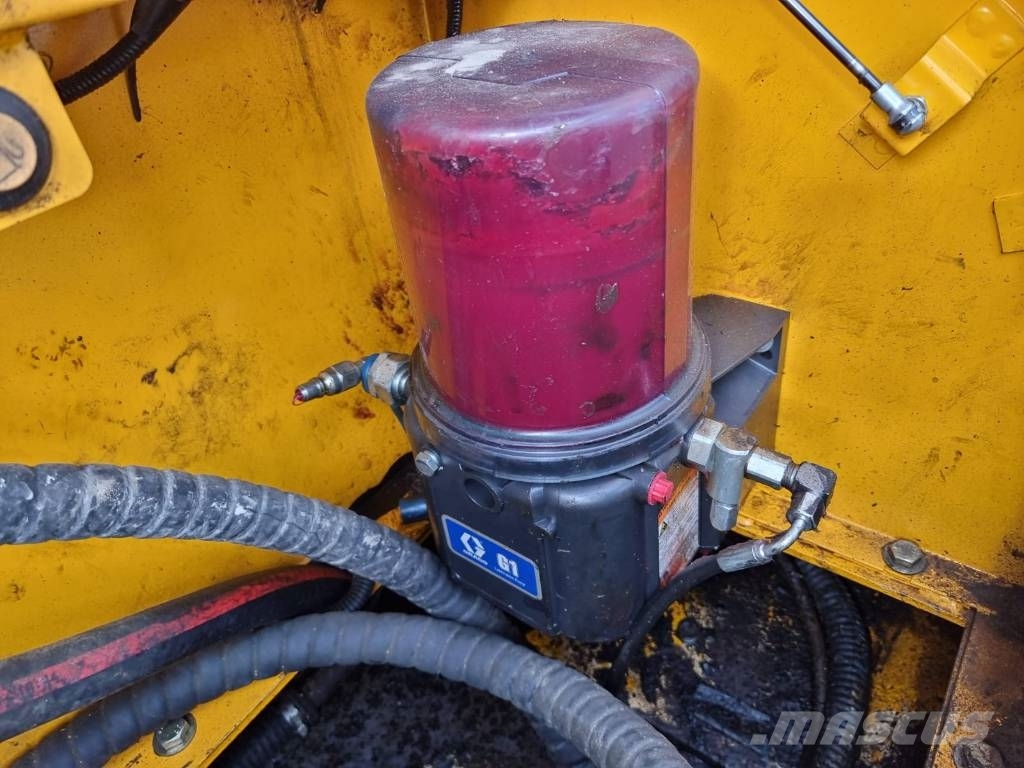 JCB JS 330 NC Pelle sur chenilles