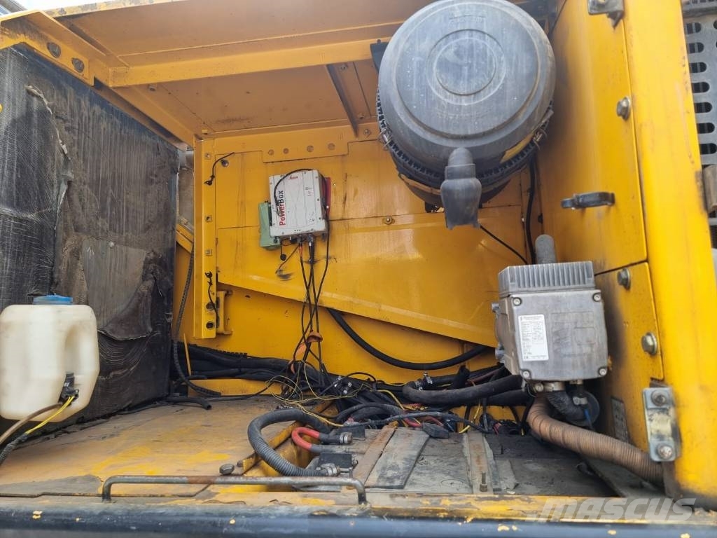 JCB JS 330 NC Pelle sur chenilles