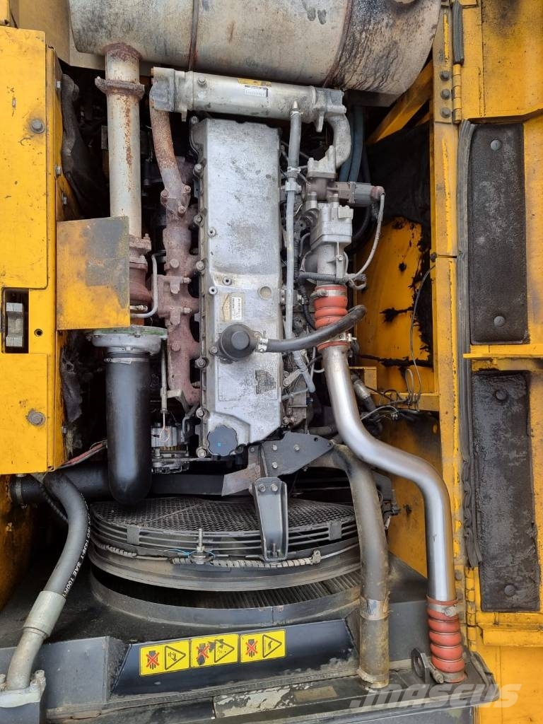 JCB JS 330 NC Pelle sur chenilles