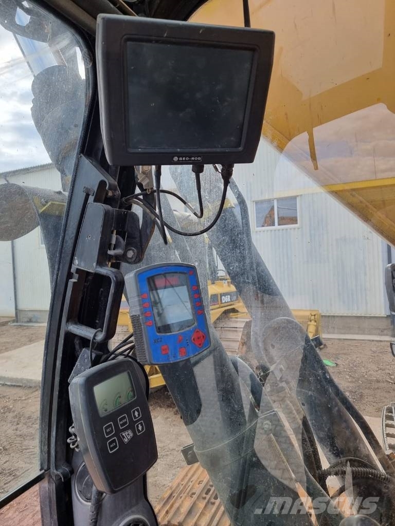 JCB JS 330 NC Pelle sur chenilles