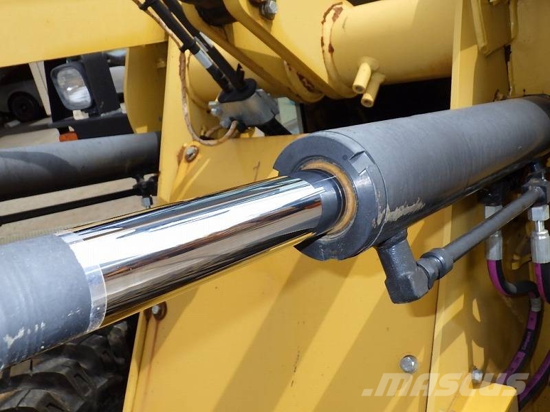CAT 901C2 Loader حفارات زحافة