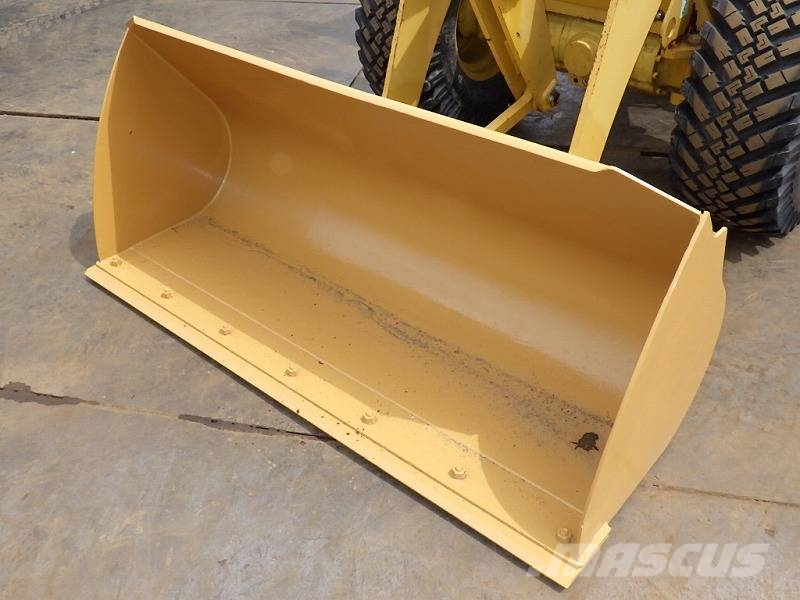 CAT 901C2 Loader حفارات زحافة
