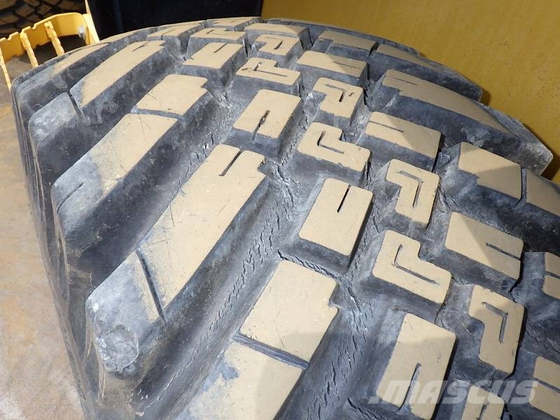 CAT 901C2 Loader حفارات زحافة
