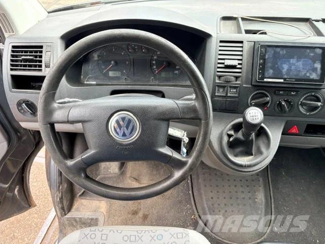 Volkswagen Transporter T5 DOUBLE CAB 5-CILINDER (6 GEARS MANU Carros