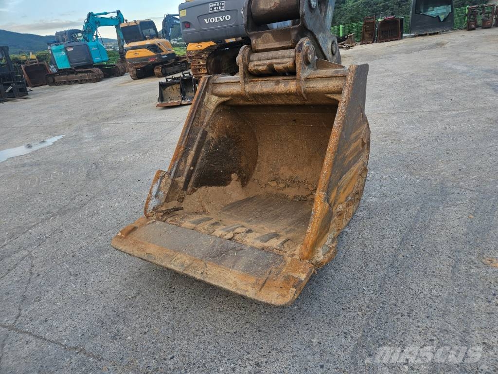 Hyundai HX 300 履带挖掘机