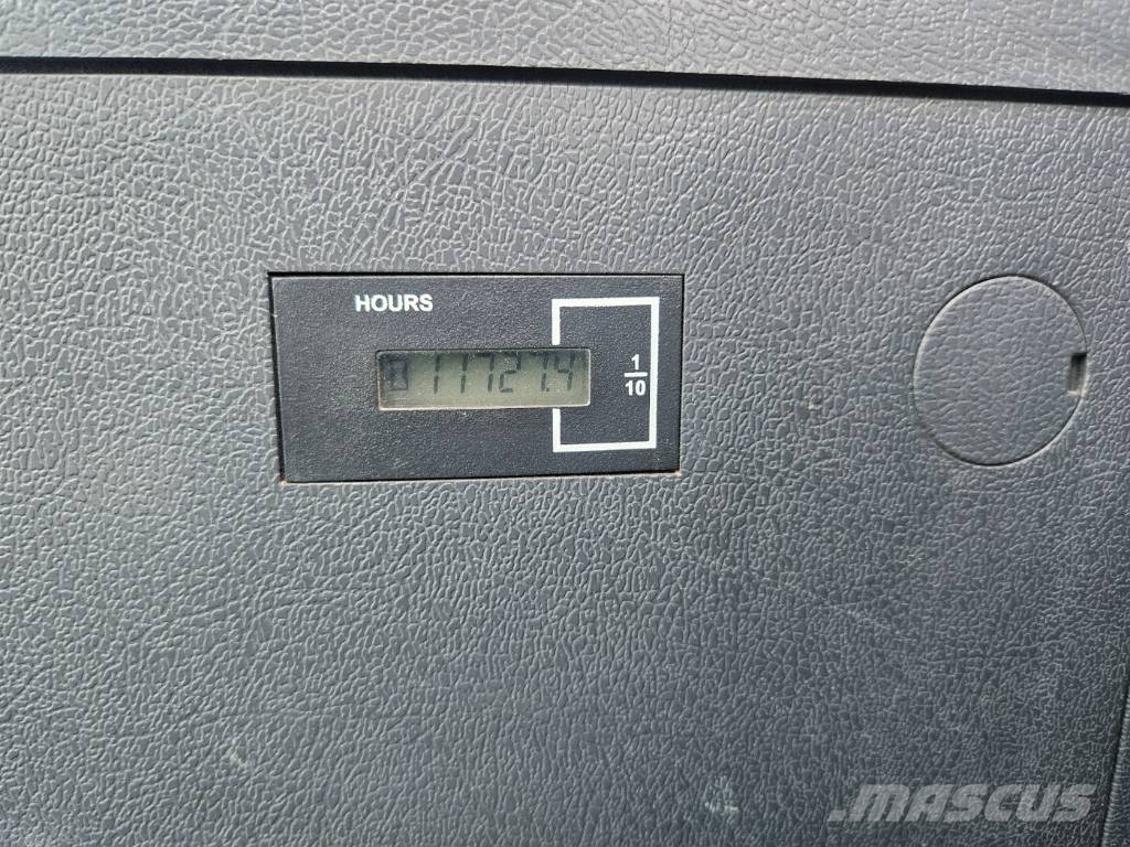 Hyundai HX 300 履带挖掘机