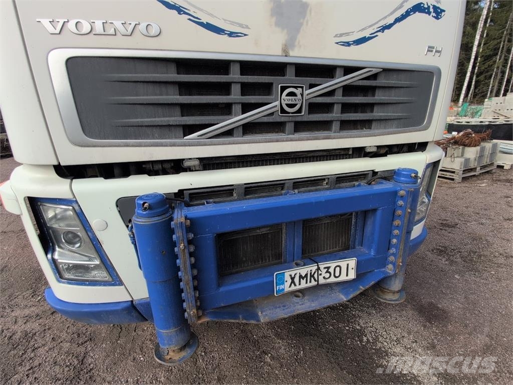 Volvo FH 8x4 شاحنات الرافعات