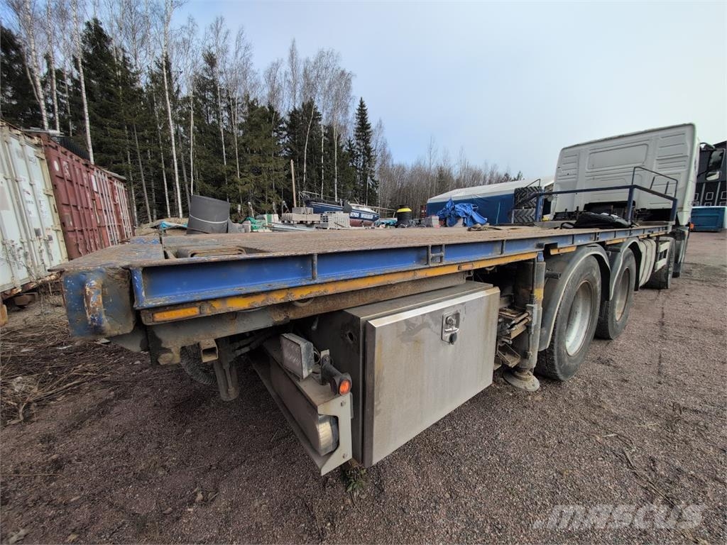 Volvo FH 8x4 شاحنات الرافعات