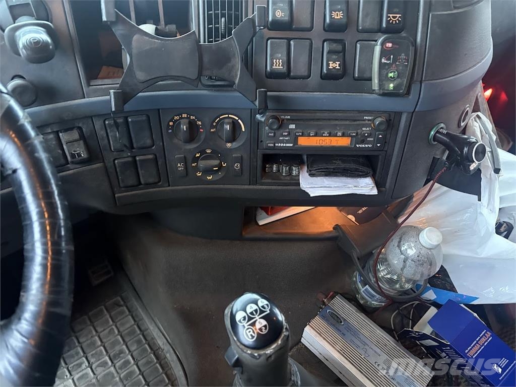 Volvo FH 8x4 شاحنات الرافعات