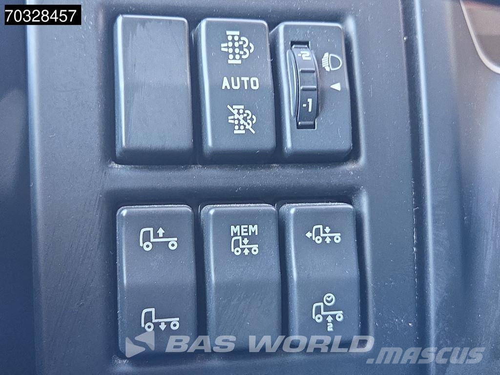 Renault D 280 4X2 19t Caja de 8,57m Plataforma 2t Cambio A شاحنات ذات هيكل صندوقي