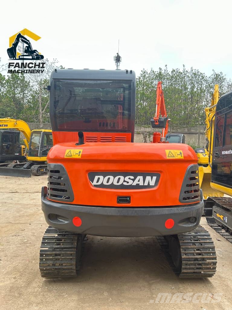 Doosan DX 60 حفارات زحافة