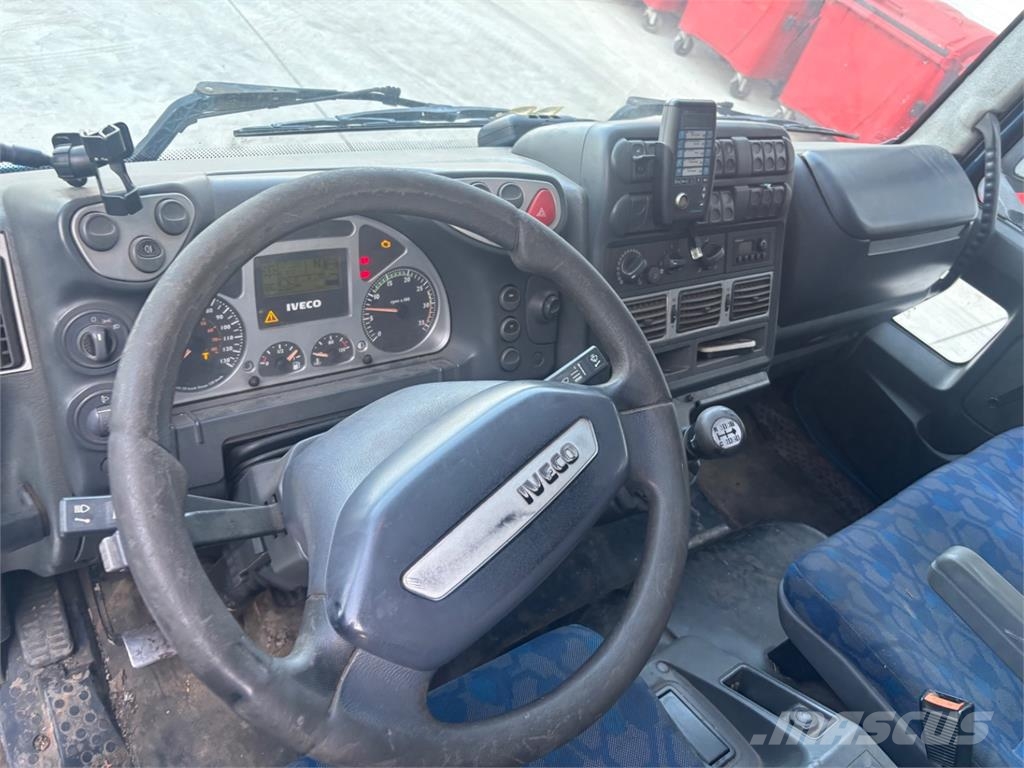 Iveco EUROCARGO 120E25 6X4/4 Tartályos teherautók