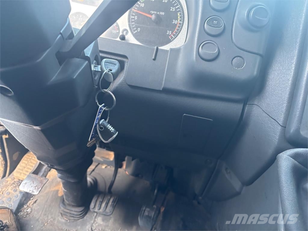 Iveco EUROCARGO 120E25 6X4/4 Tartályos teherautók