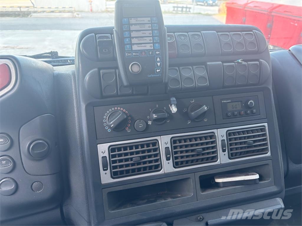 Iveco EUROCARGO 120E25 6X4/4 Tartályos teherautók