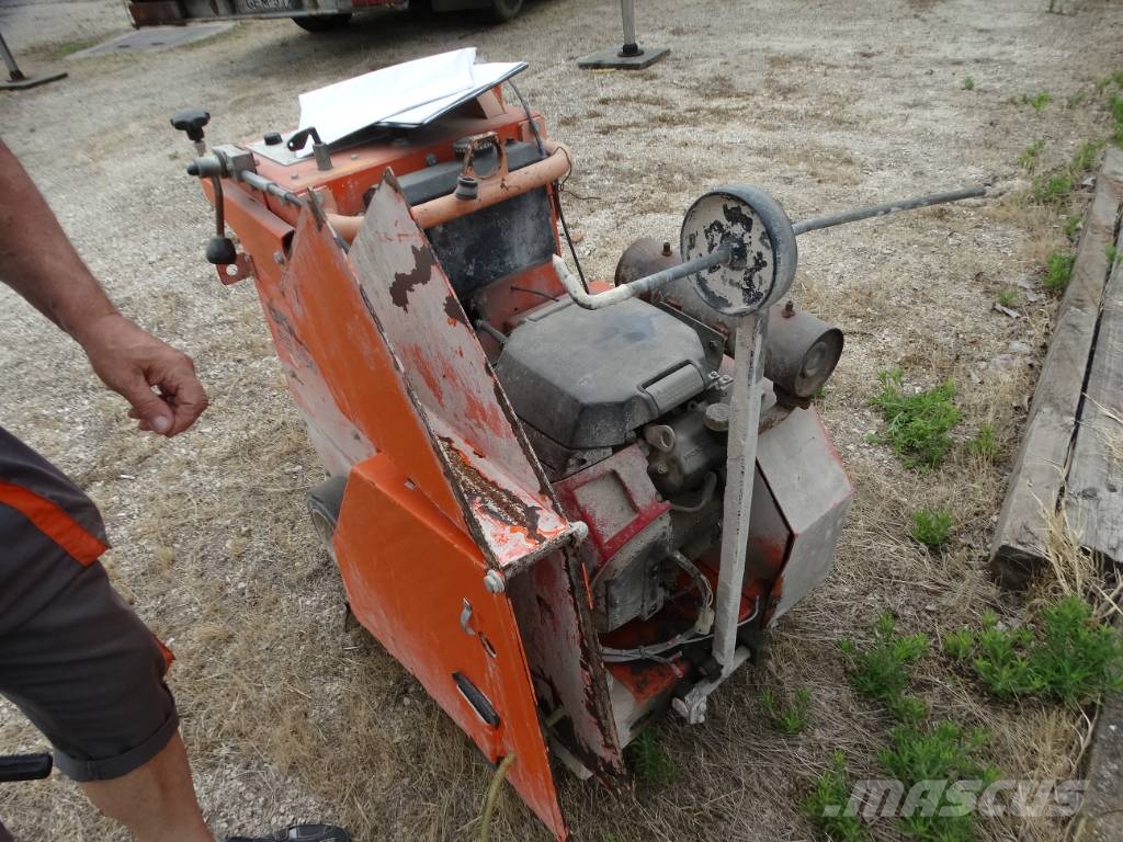  Gölz FS 250 B hézagvágó Scie à roche et béton