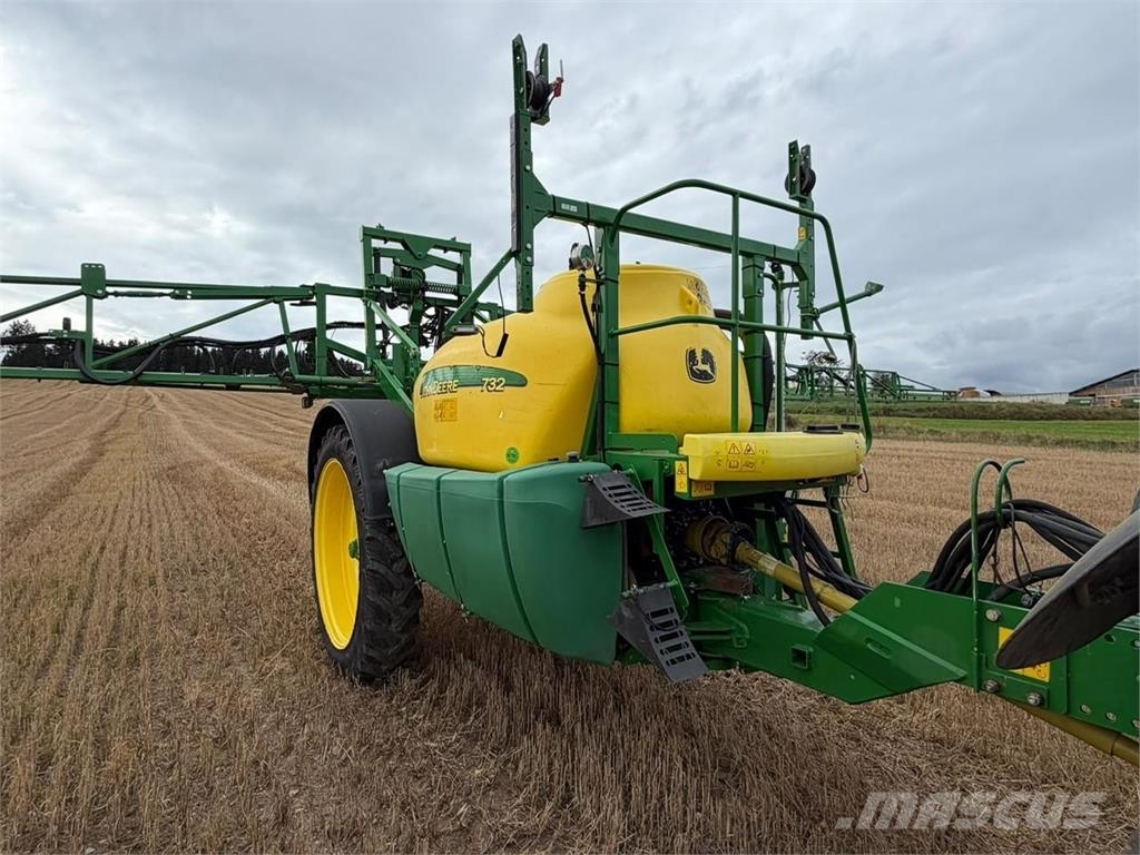 John Deere 732 Anhängespritzen