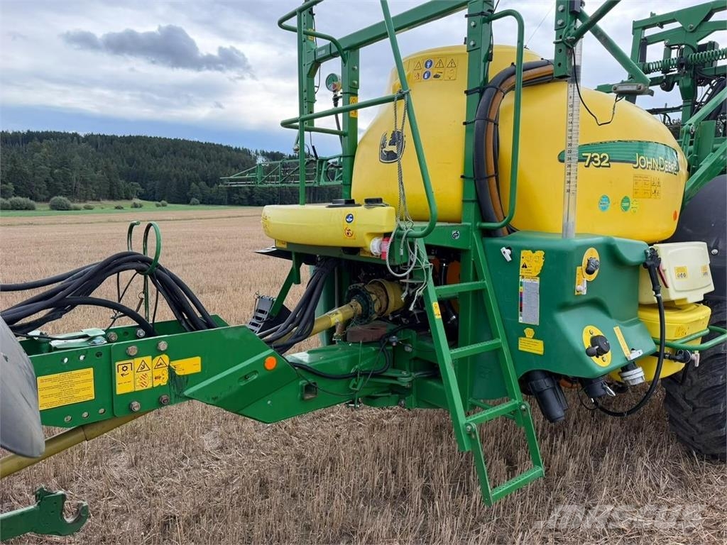 John Deere 732 Anhängespritzen