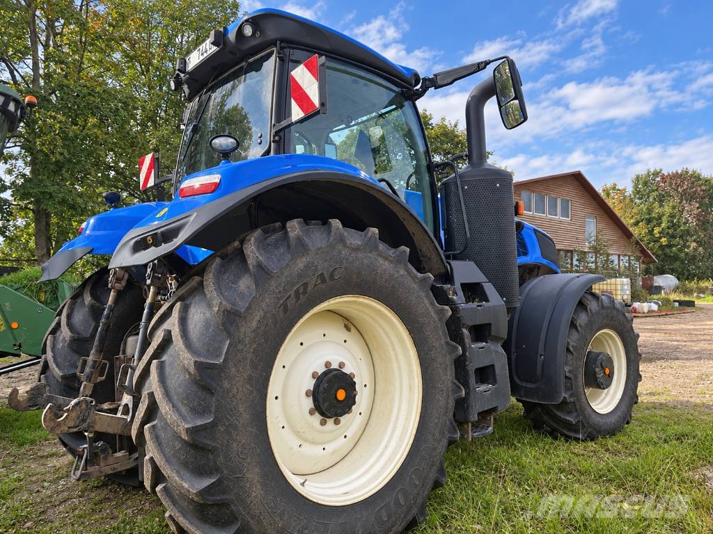 New Holland T 8.350 Traktori