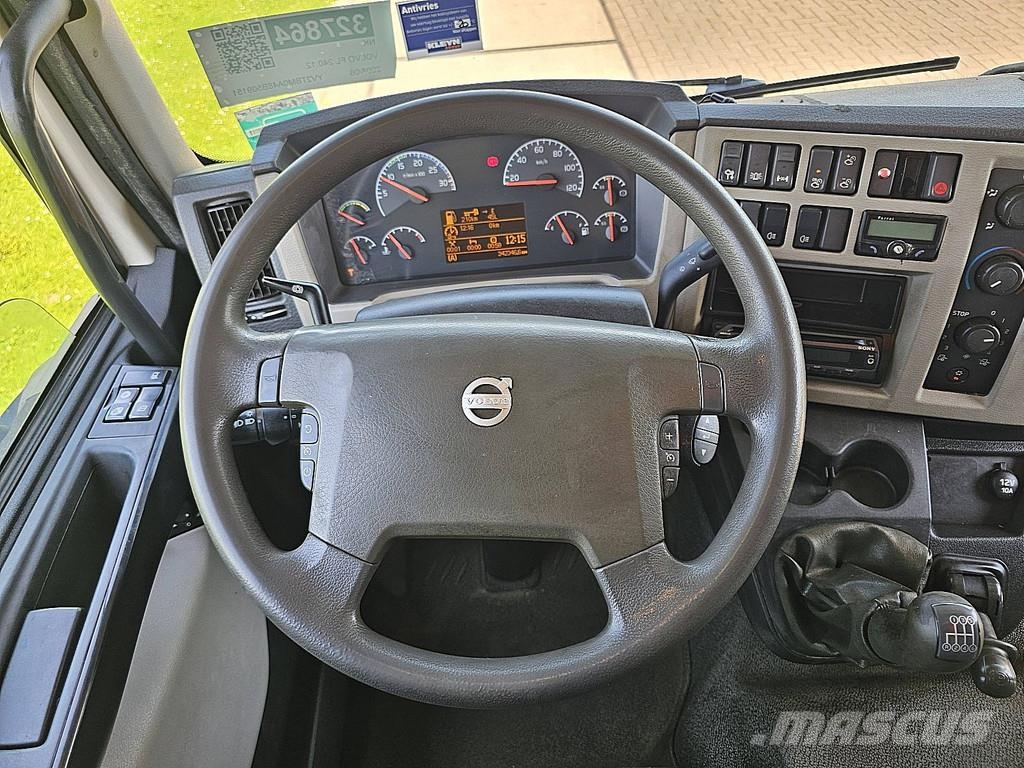 Volvo FL 240.12 MANUAL HIAB 033T Camiones de cama baja