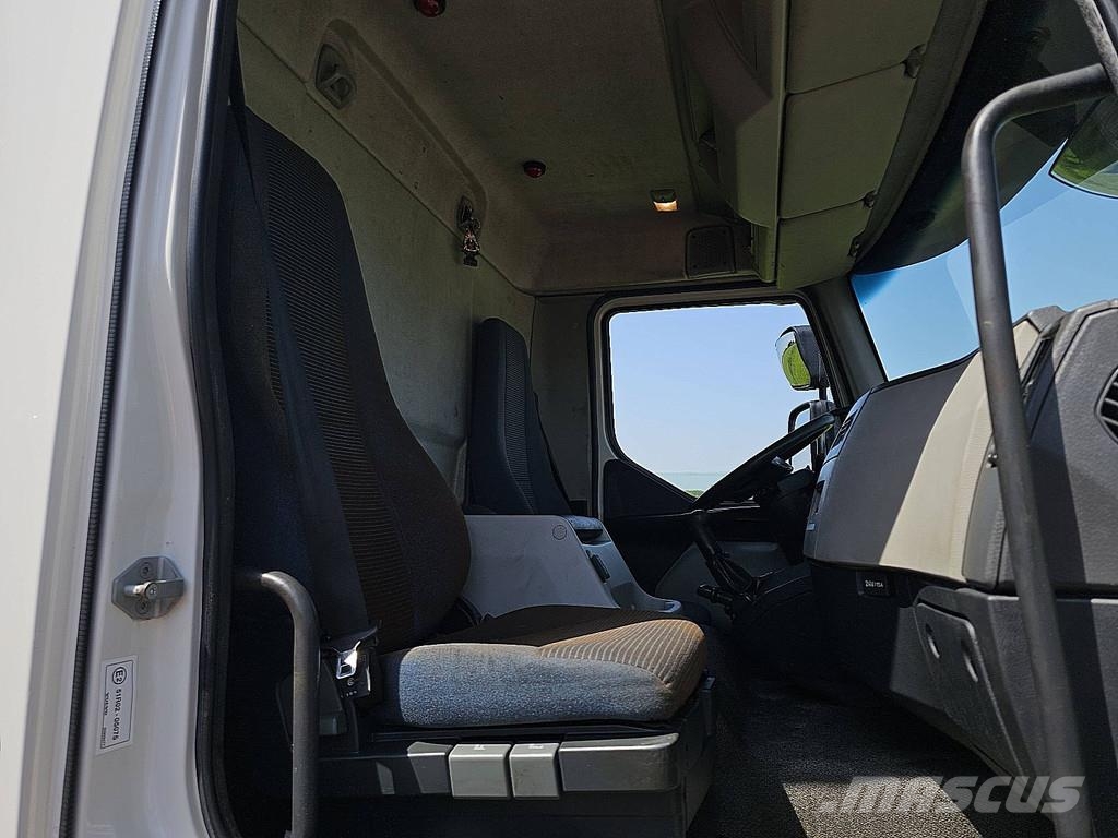 Volvo FL 240.12 MANUAL HIAB 033T Camiones de cama baja