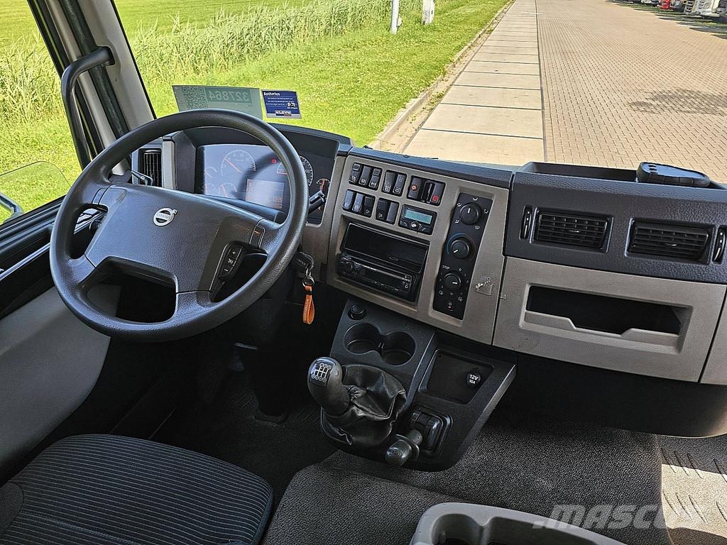 Volvo FL 240.12 MANUAL HIAB 033T Camiones de cama baja