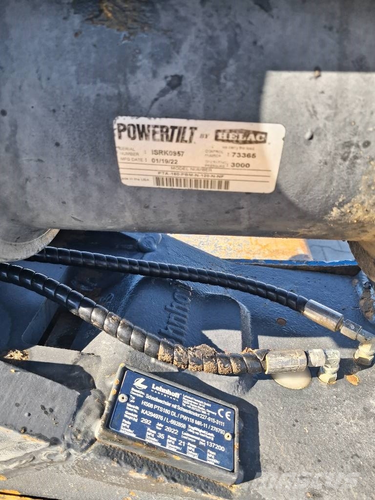 Komatsu PW 138 MR-11 Bagri na kolesih