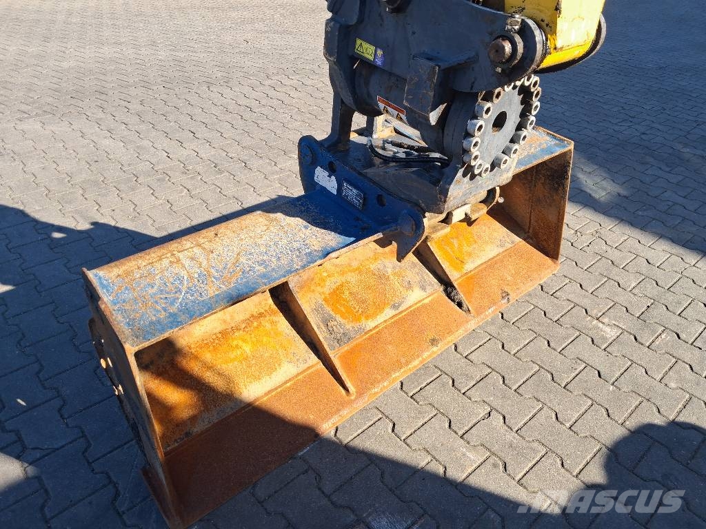 Komatsu PW 138 MR-11 Bagri na kolesih