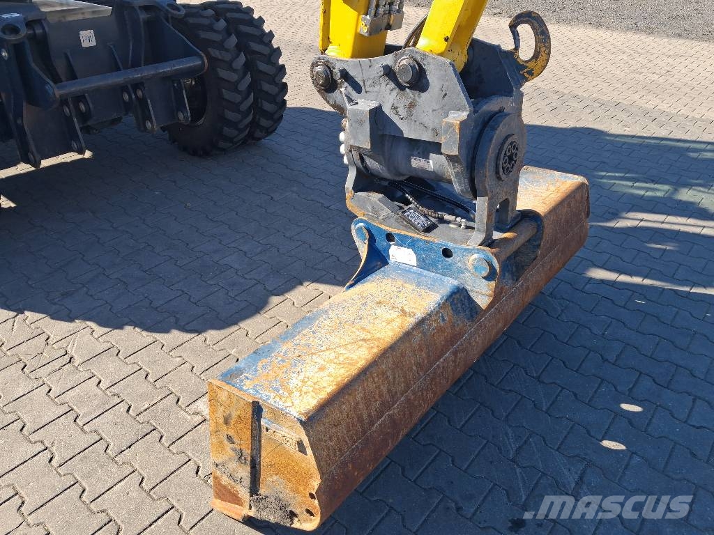 Komatsu PW 138 MR-11 Bagri na kolesih