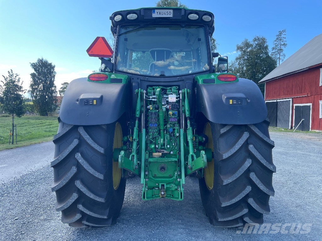 John Deere 6215R Ultimate Edition NYA DÄCK Tractoren