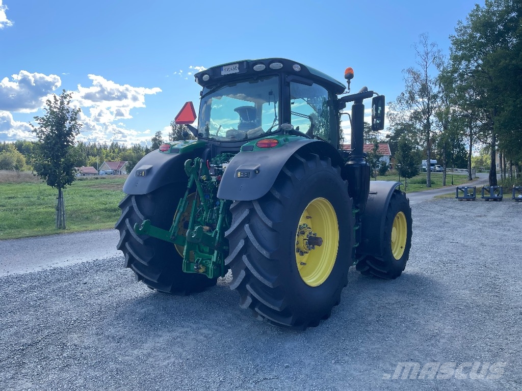 John Deere 6215R Ultimate Edition NYA DÄCK Tractoren
