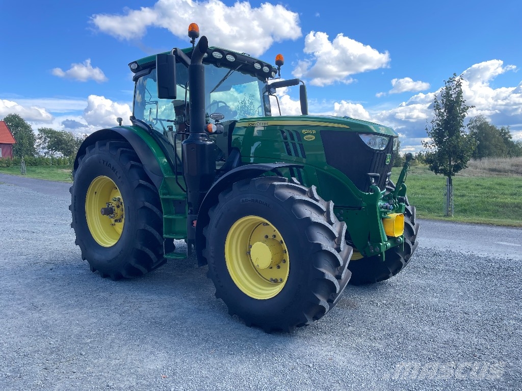 John Deere 6215R Ultimate Edition NYA DÄCK Tractoren