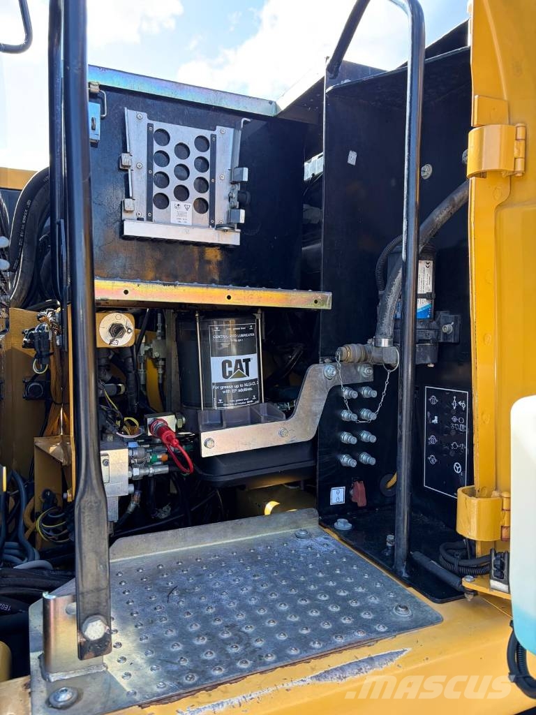 CAT M 315 D حفارات بعجل