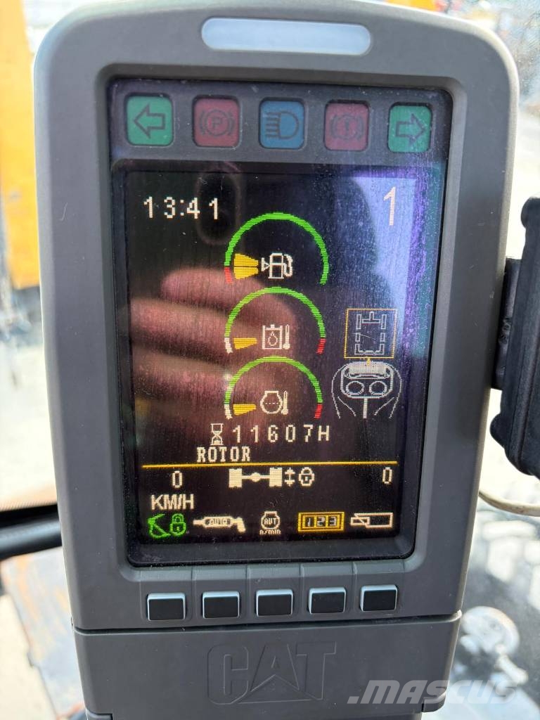 CAT M 315 D حفارات بعجل