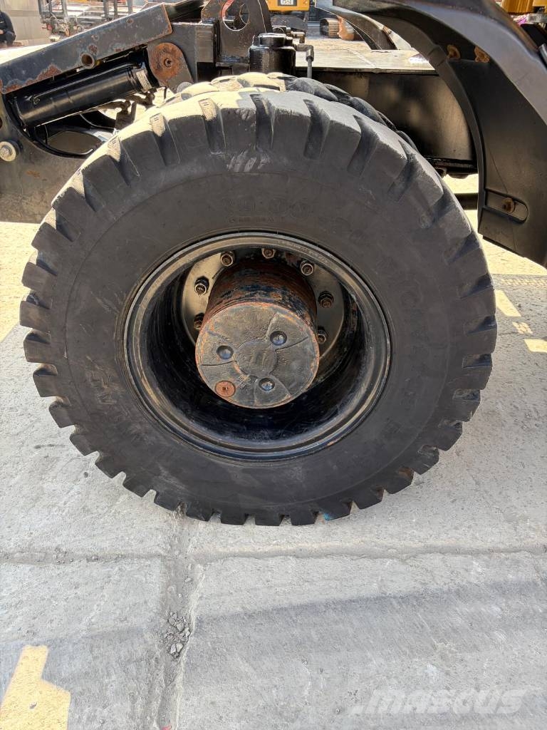CAT M 315 D حفارات بعجل